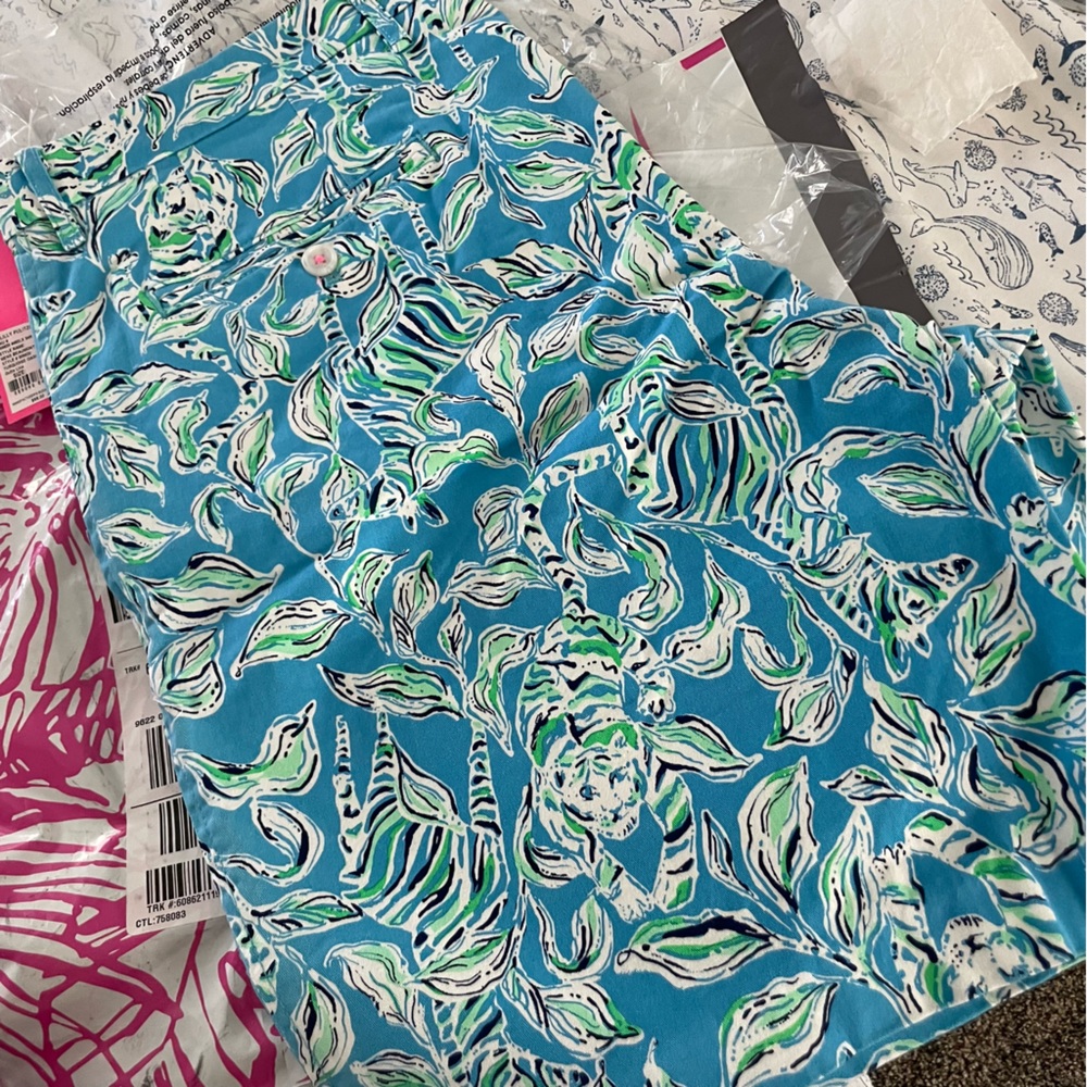 COPY - Lilly Pulitzer Mens SZ. 34R Beaumont shorts 
Blue & Green Turquoise oasi…